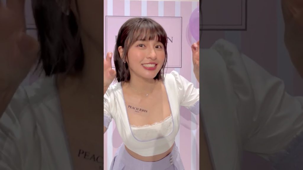 啦啦軍團女神峮峮降臨大秀傲嬌曲線,實則大犯法則😍|美妝圈