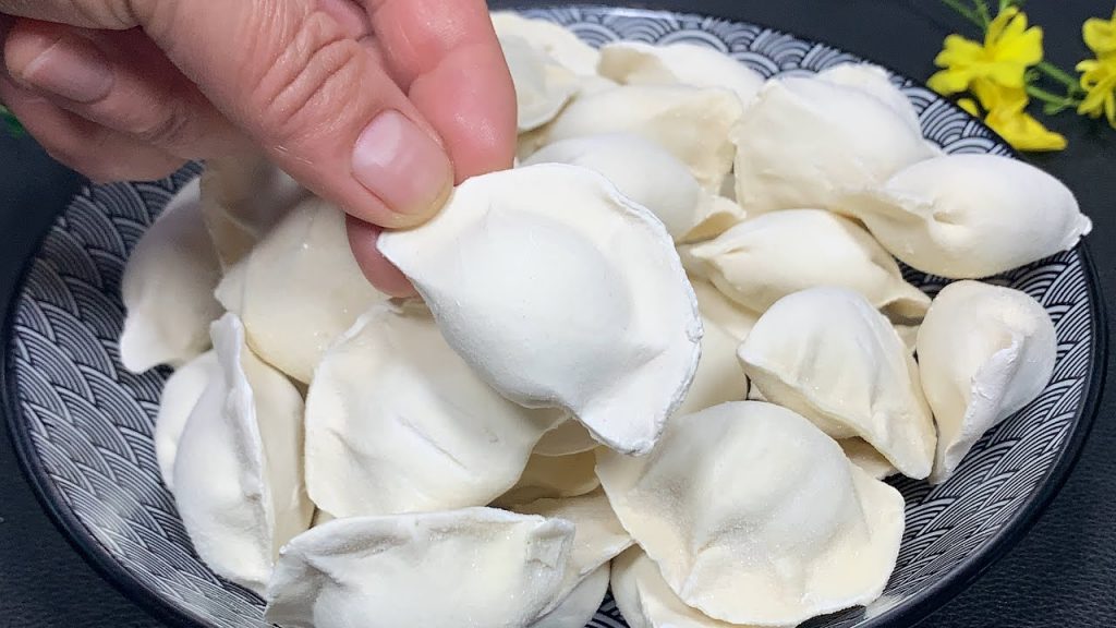 煮冻饺子时,用冷水和开水煮都不对,教你方法,出锅和现包的一样【刘姐厨房 Magic Food】#面食 #水饺