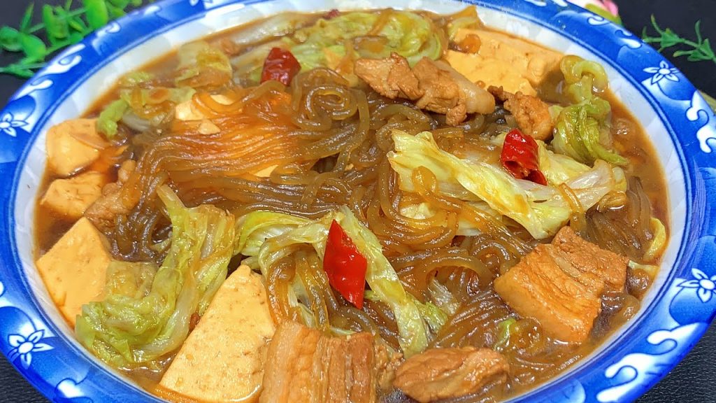 吃了30年白菜猪肉炖粉条,原来这样做才美味,以前第一步就错了【刘姐厨房 Magic Food】#白菜