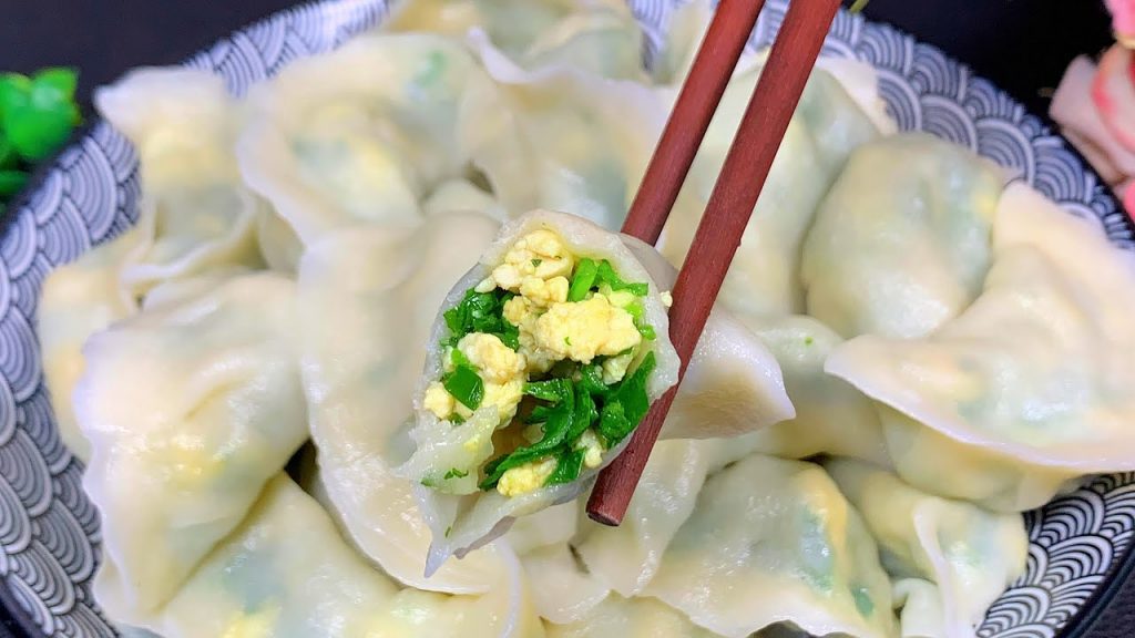 在家做韭菜鸡蛋水饺,为啥容易出水不好吃?那是因为第一步就错了【刘姐厨房 Magic Food】#面食 #水饺
