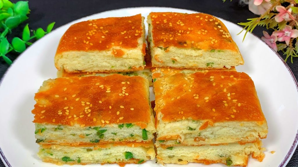 这才是葱花饼最好吃的做法,外皮酥脆,葱香浓郁,咬一口满嘴香【刘姐厨房 Magic Food】#面食 #葱花饼