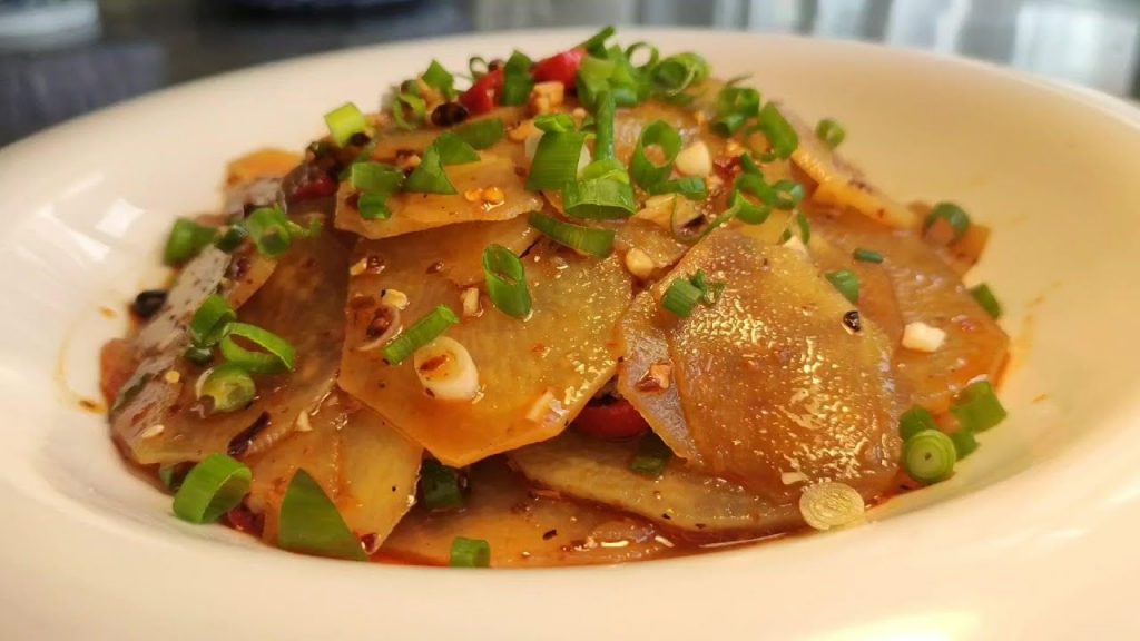 【涼拌土豆片】這樣做你吃過嗎?做法簡單,下酒下飯都不錯,太好吃了!