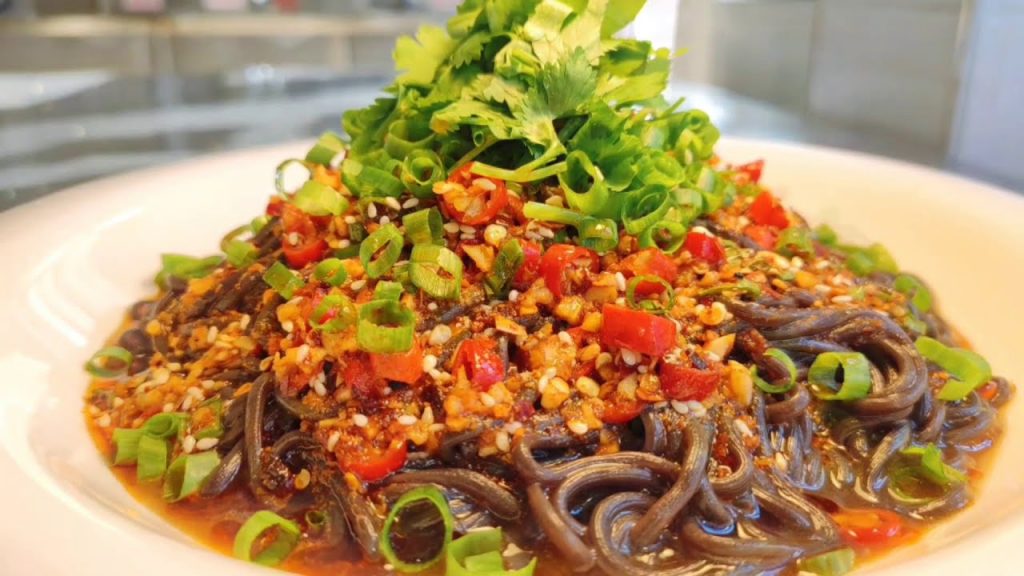 【留意美食】 2分鐘時間,廚師長教你【酸辣厥根粉】的家常做法,步驟詳細,酸辣過癮,開胃爽口