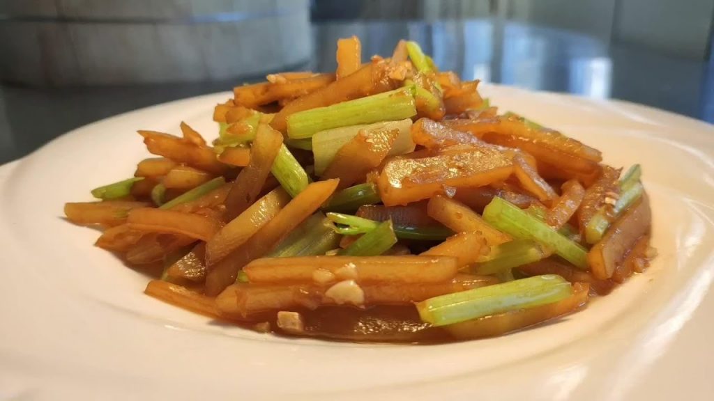 【芹菜炒土豆條】竟然這麼好吃,做法步驟詳細,非常簡單哦,先收藏了