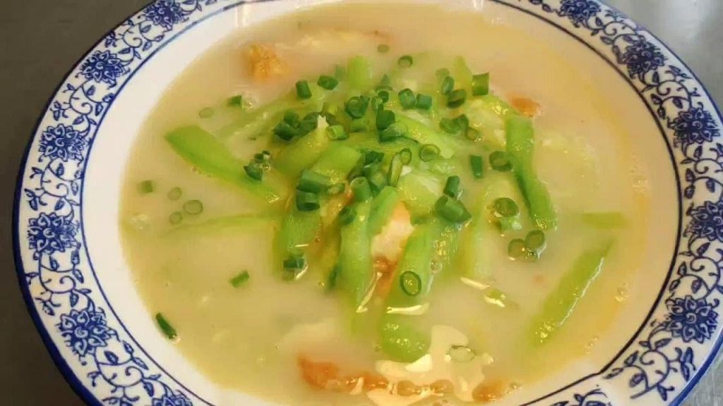 四川廚師教你【絲瓜煎蛋湯】的做法,步驟技巧詳細,湯鮮味美又清淡