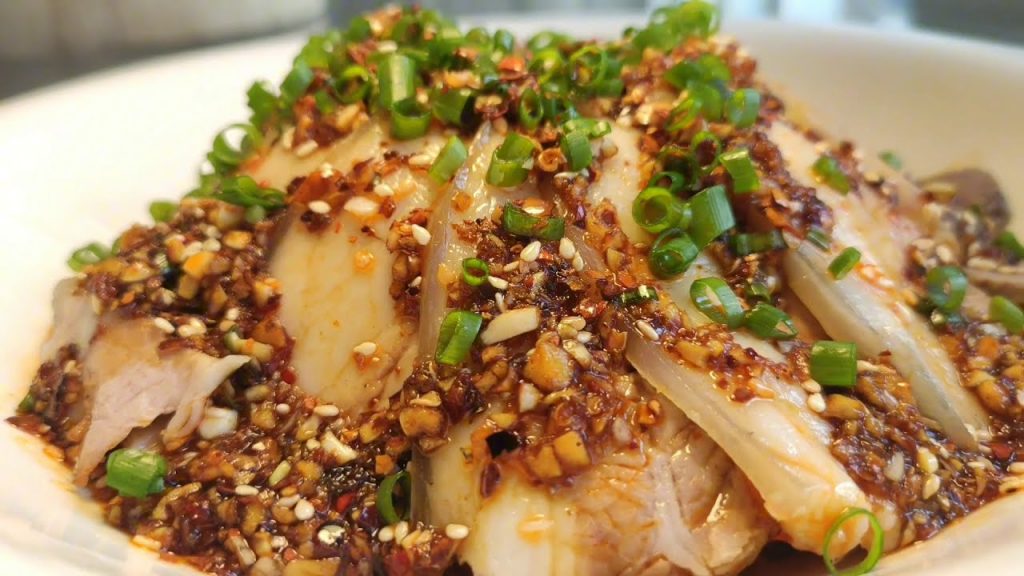 四川廚師教做【蒜泥白肉】,掌握這種做法,2斤肉不夠吃,做法很簡單