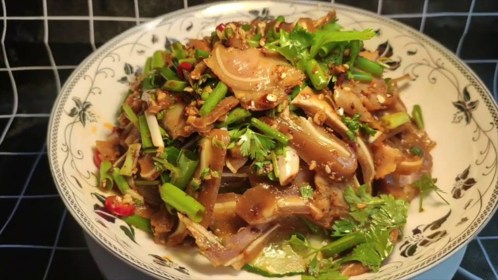 川廚教你經典涼菜【涼拌豬耳】家常做法,麻辣脆口,看著流口水