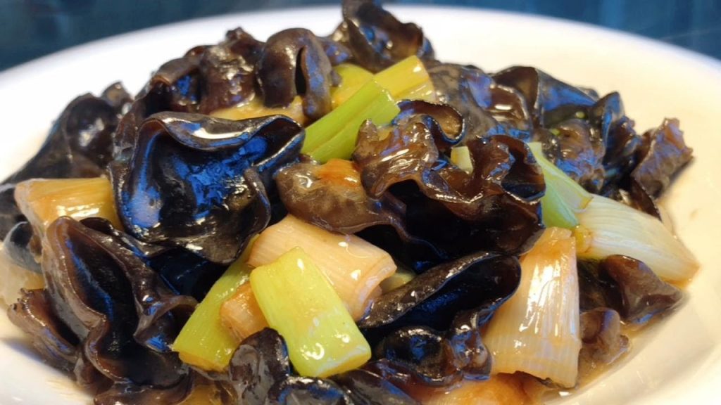 廚師長教你【蔥燒木耳】的家常做法,步驟詳細,蔥香味濃,好吃又下飯