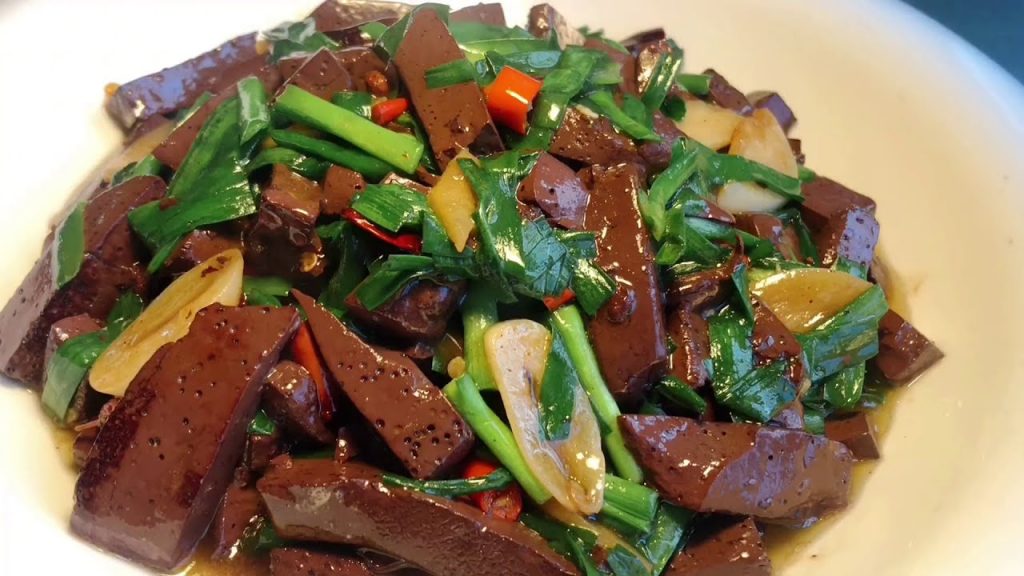 👨🏻🍳廚師長教你【韭菜炒羊血】的家常做法,滑嫩入味,下酒又下飯