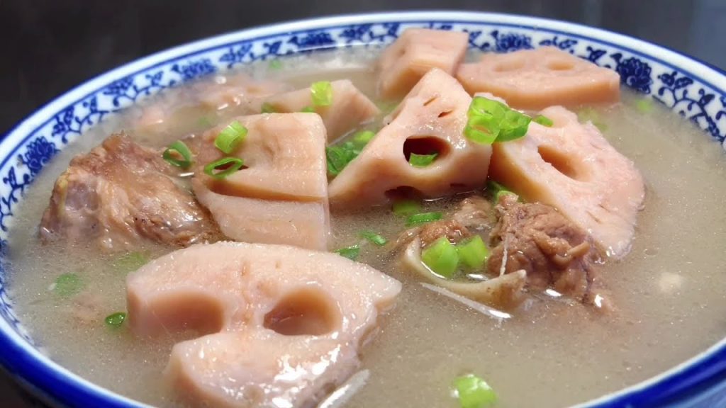 廚師長教你年夜飯【蓮藕大骨湯】🍖的做法,軟糯鮮香,老少皆宜