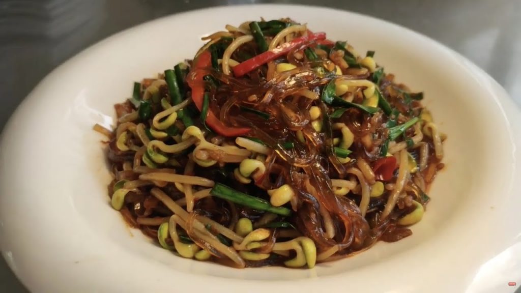 為什麼飯的【黃豆芽炒粉條】那麼入味?方法很簡單,新手一看就能做