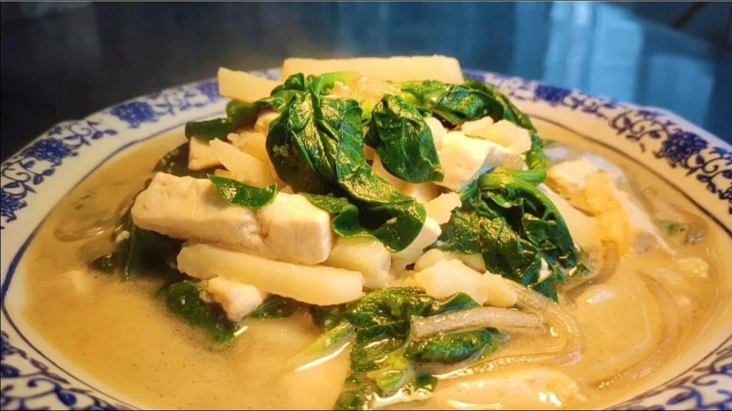 這才是【菠菜燉土豆條】最好吃的做法,天冷燉一鍋,吃著全身暖和和的