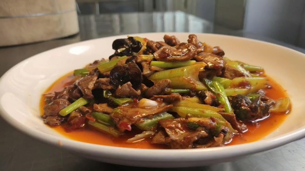 廚師教你【泡椒豬肝】的家常做法,酸辣開胃,十碗米飯都不夠