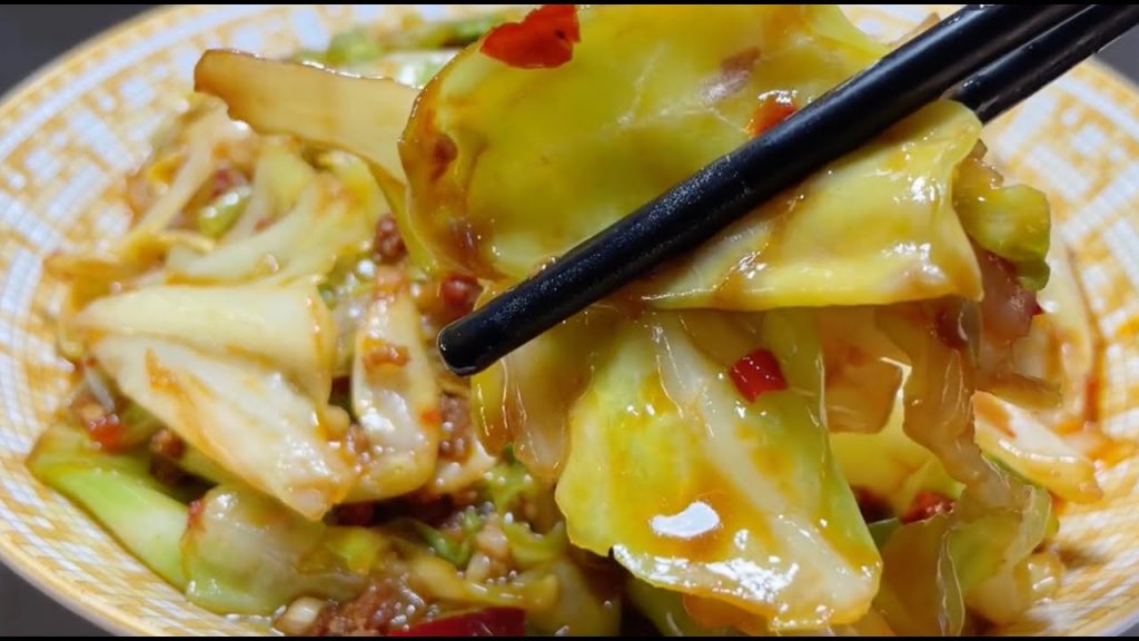 廚師長教你醬爆包菜的家常做法,步驟詳細,清脆爽口下酒又下飯【留意美食】#醬爆包菜 #包菜 #菜食