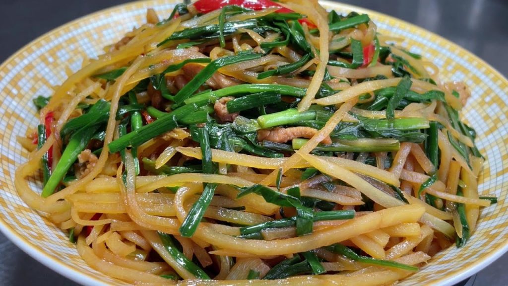 廚師長教你韭菜炒土豆絲家常做法,步驟詳細,清脆爽口下酒又下飯【留意美食】 #韭菜炒土豆絲 #韭菜 #土豆絲