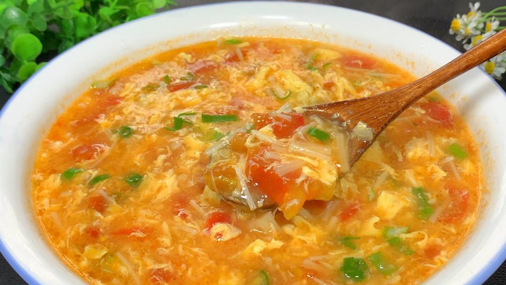 西紅柿雞蛋湯,許多人做出來有蛋腥味,教你2個技巧,酸甜鮮美【劉姐廚房 Magic Food】#西紅柿雞蛋湯