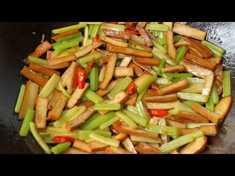 大廚教你芹菜炒香乾的正確做法,講解詳細,脆嫩入味,比肉都好吃【留意美食】#芹菜炒香乾 #芹菜 #香乾