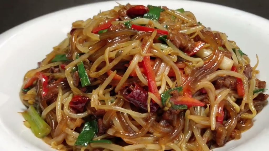 廚師長教你豆芽炒粉條的家常做法,步驟詳細,鮮香入味下酒又下飯【留意美食】#豆芽炒粉條 #豆芽 #粉條