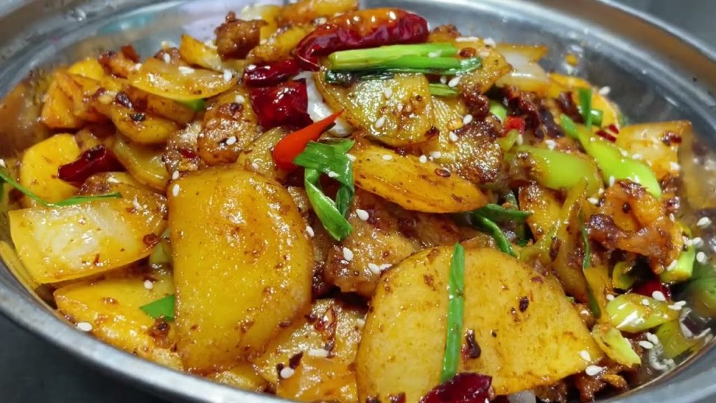 大廚教你特色川菜乾鍋土豆片,香辣開胃,好吃到停下來,解饞 【留意美食】#川菜乾鍋土豆片 #乾鍋土豆 #中國美食 #川菜