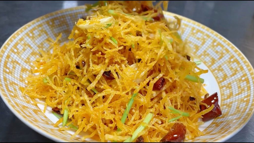 廚師長教你香辣土豆絲的家常做法,步驟詳細,香辣酥脆下酒又下飯 【留意美食】#香辣土豆絲 #土豆 #土豆絲 #油煎