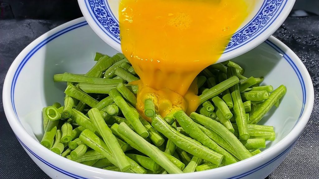 我是做梦都没想到,把鸡蛋倒进豆角中,出锅瞬间变美食,太香了Green Beans and Eggs Recipe