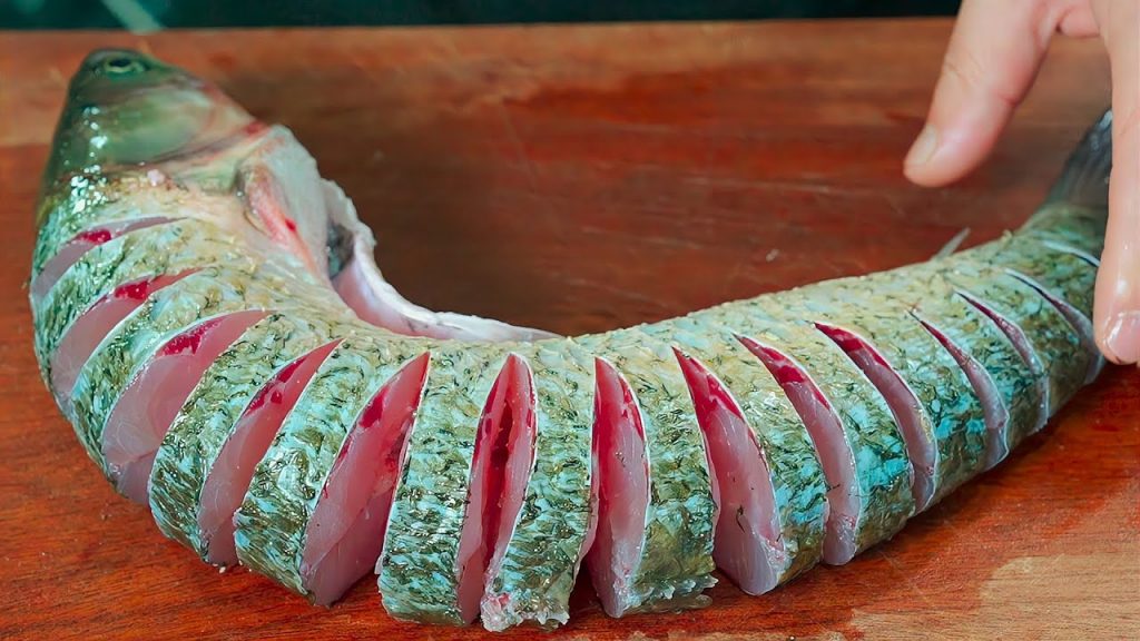 很多人草鱼只会红烧,家人都吃腻了,今天分享更简单好吃的做法 Grass Carp Recipe