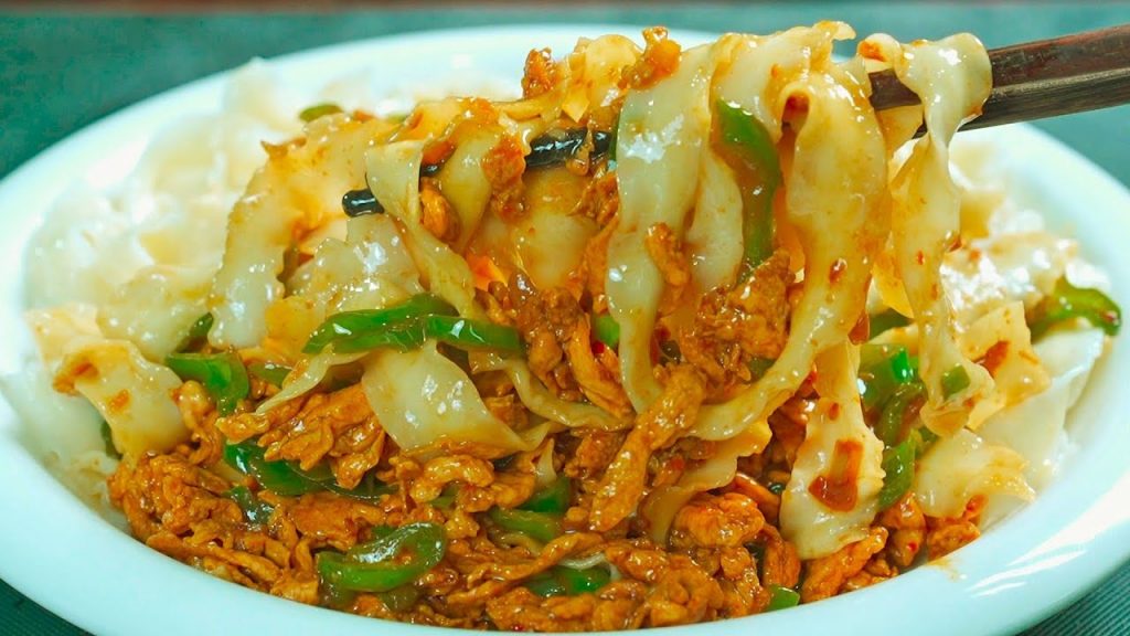 没想到这才是面条最简单又好吃的做法,5分钟就出锅,实在太香了Green Pepper and Egg Sauce Noodle Recipe