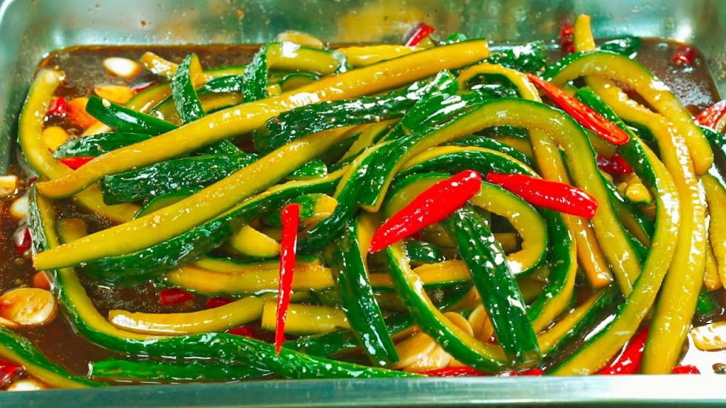以后想吃腌黄瓜了,你就像我这样做吧,简单方便又好吃,开胃下饭Pickled Cucumbers Recipe