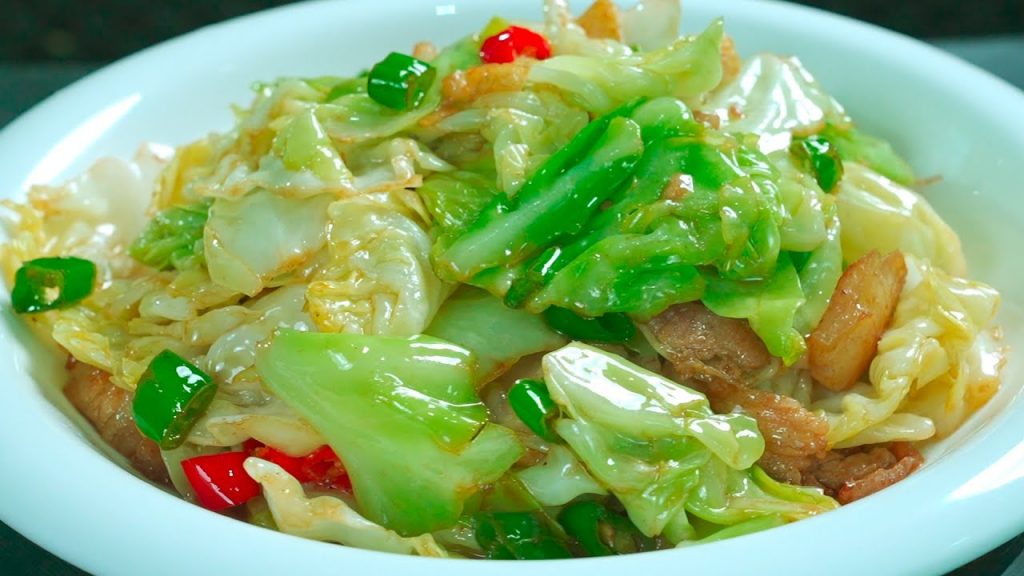 炒包菜到底是过油还是焯水,难怪不好吃,原来饭店大厨是这样做的Stir-Fried Cabbage Recipe