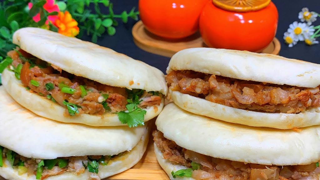 農村媳婦教你做經典陜西小吃:肉夾饃,鹵肉打餅全教你,太香了【劉姐廚房 Magic Food】#面食 #肉夾饃