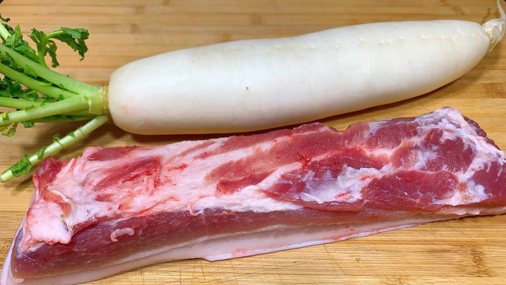 五花肉搭配蘿蔔,教你好吃做法,不燉不油炸,上桌一盤不夠吃【劉姐廚房 Magic Food】#五花肉