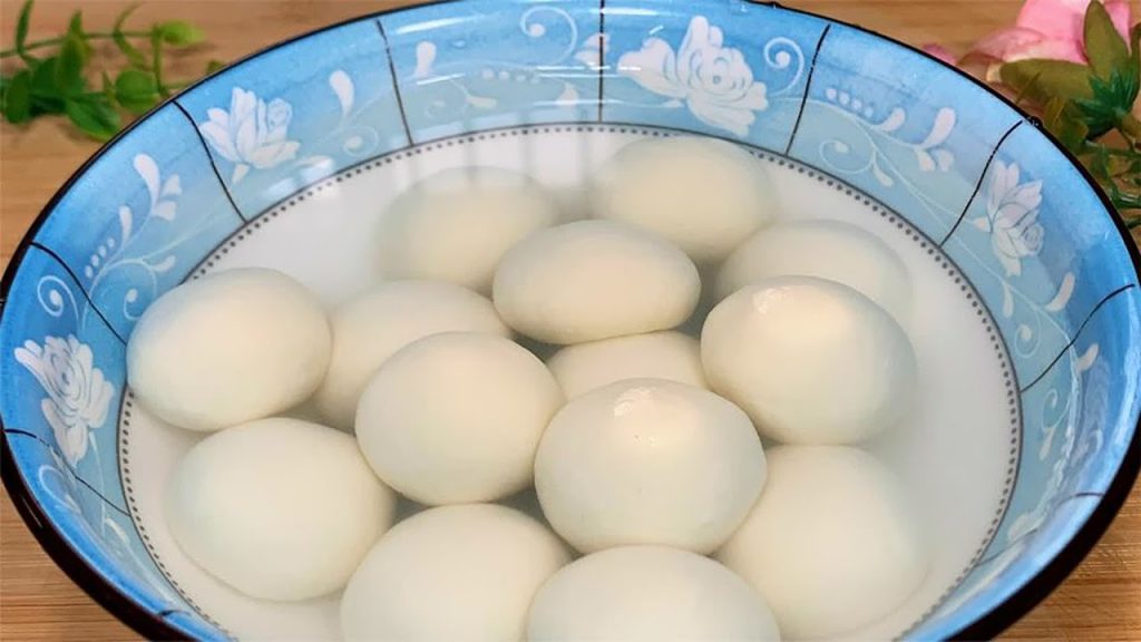 將面團放入水中,太厲害了,早上不用起早,輕松解決一家的早餐【劉姐廚房 Magic Food】#面食