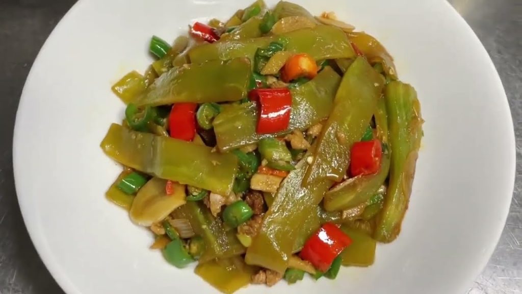 炒萵筍很多朋友都做錯了,大廚教你一招,香辣脆爽,每天吃都不膩【留意美食】#炒萵筍 #炒萵筍的做法 #炒萵筍料理 #炒萵筍食譜 #萵筍