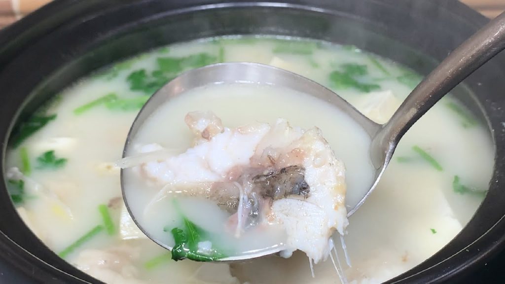 魚頭湯怎麼燉才好喝?教你方法訣竅,湯色奶白跟牛奶一樣,太鮮了【劉姐廚房 Magic Food】#魚頭湯