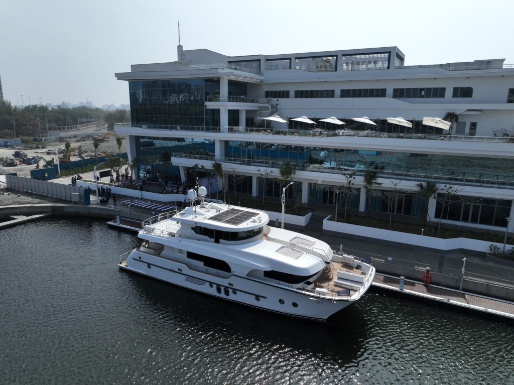 亞果遊艇集團 1200 坪會員俱樂部「黃金會所」盛大開幕 十鼓擊樂團首度海上演出揭幕會所神秘面紗 集團成軍十週年,聯手業界第一品牌打造台南新亮點!