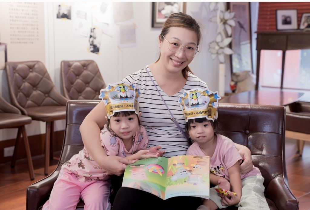 金格丨卡司·蒂菈樂園獨家 DIY創意牙齒及牙刷餅乾兒童健康繪本-玉米刷刷牙