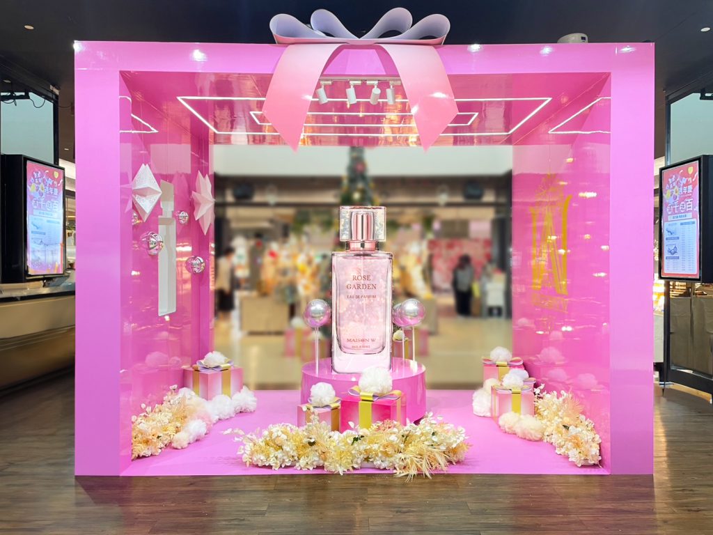 MAISON W 1955香遇北車!東森廣場K區爆紅打卡點法國高訂「女神之香」 打造聖誕浪漫奇蹟