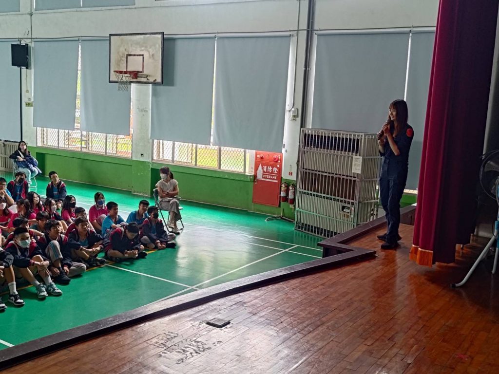 從校園扎根交通安全!竹南警走入校園辦交通宣導